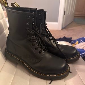 black classic dr martins